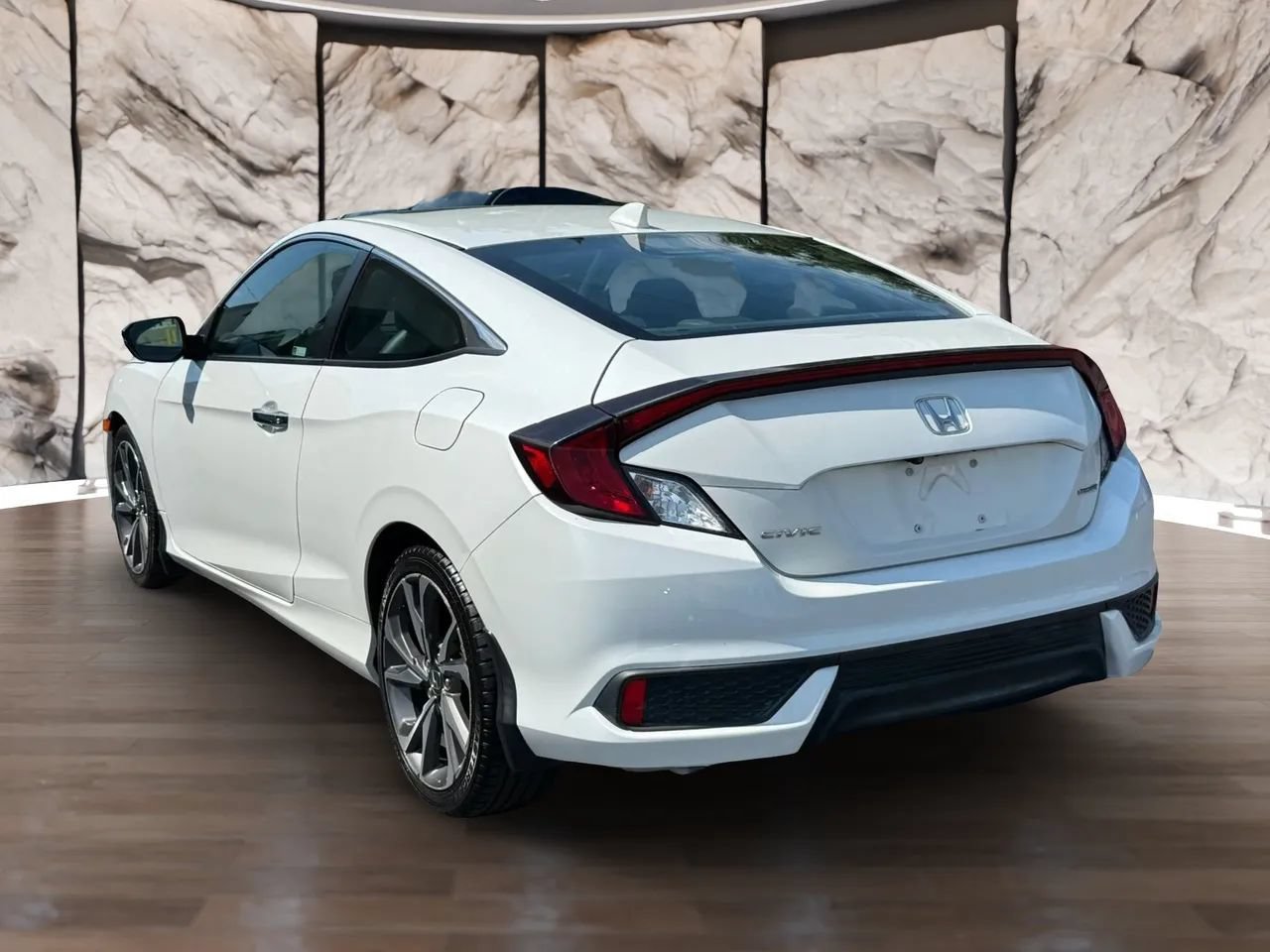 Used 2019 Honda Civic Touring image 5