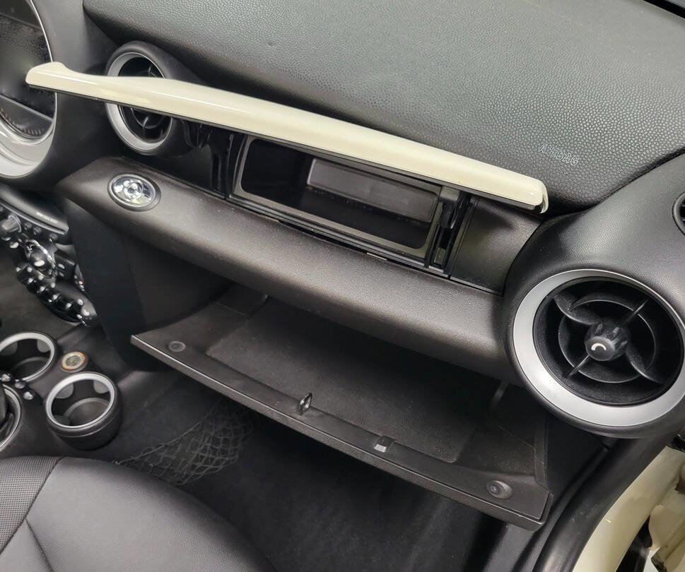 Used 2013 MINI Cooper Convertible image 39