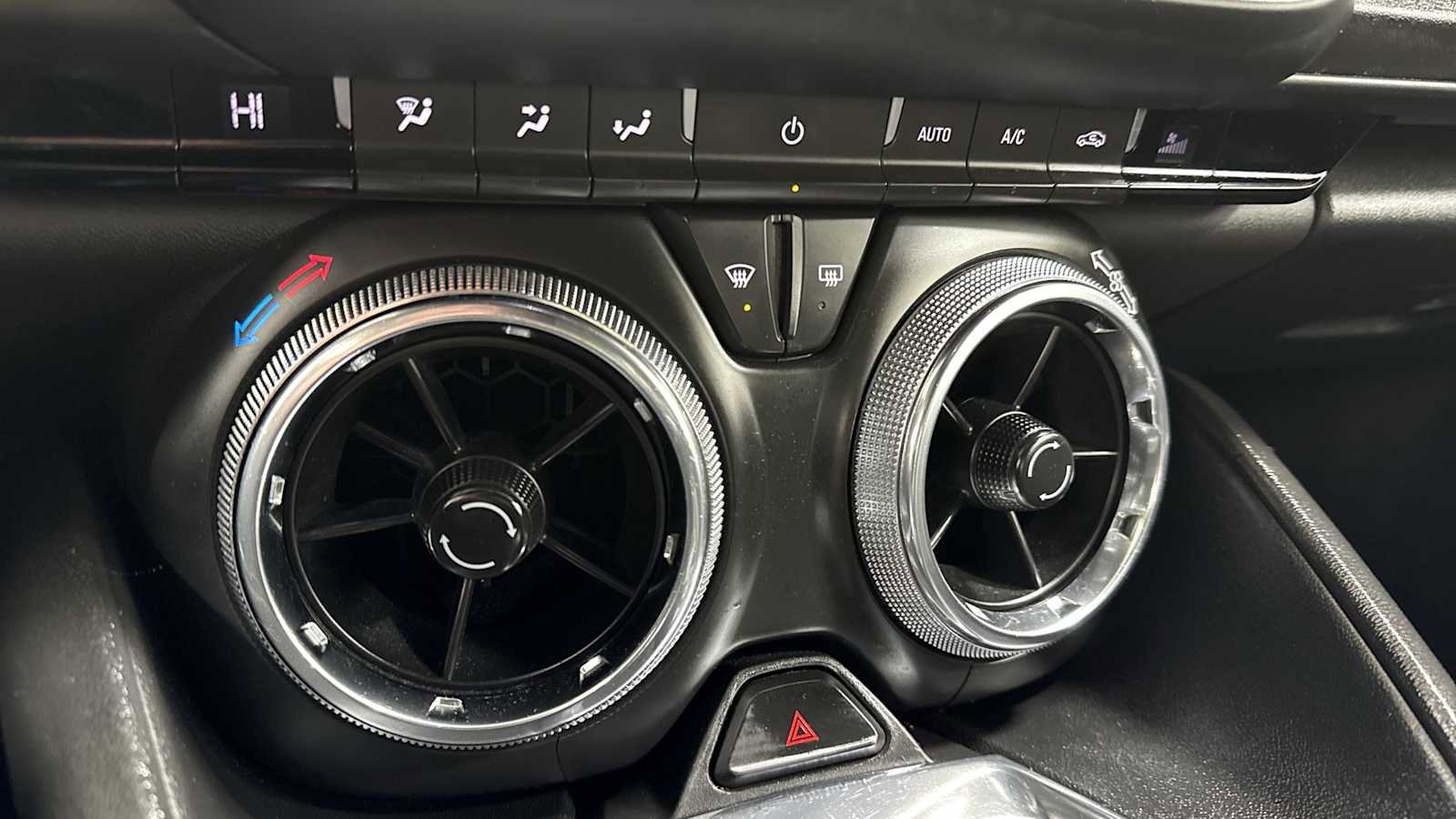 Used 2020 Chevrolet Camaro LT image 21