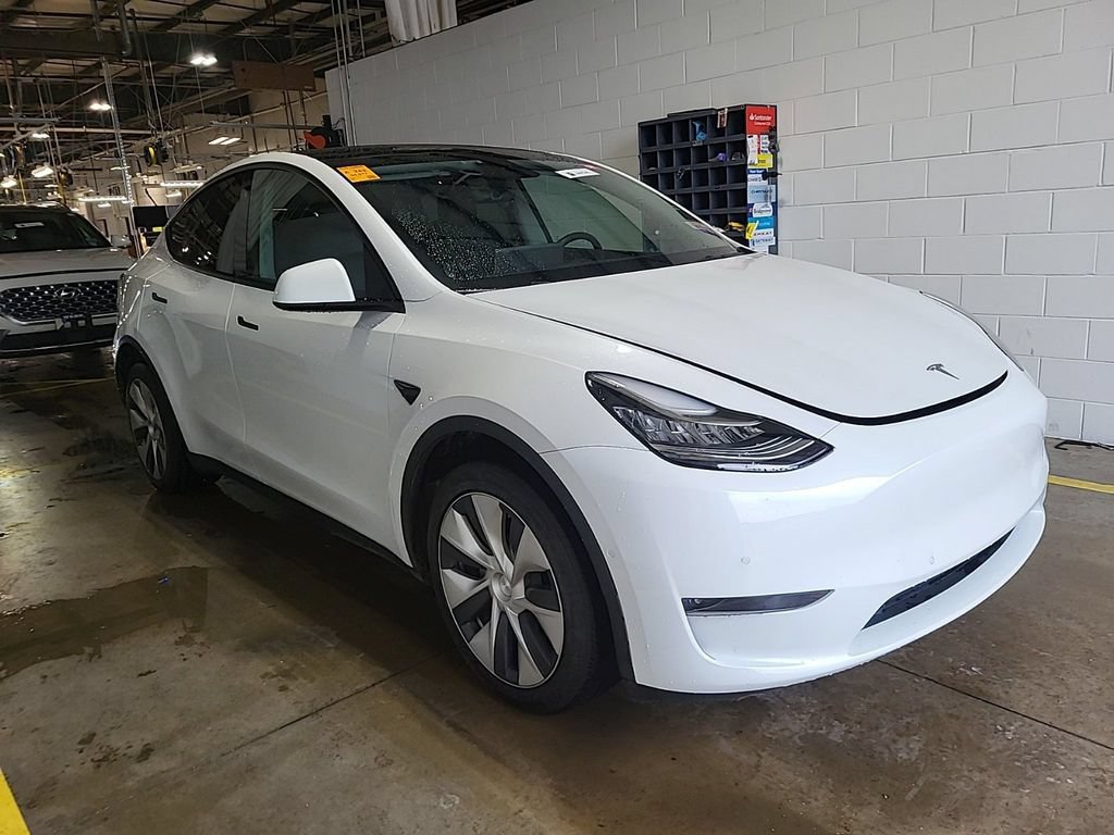 Used 2022 Tesla Model Y Long Range AWD/4WD image 3