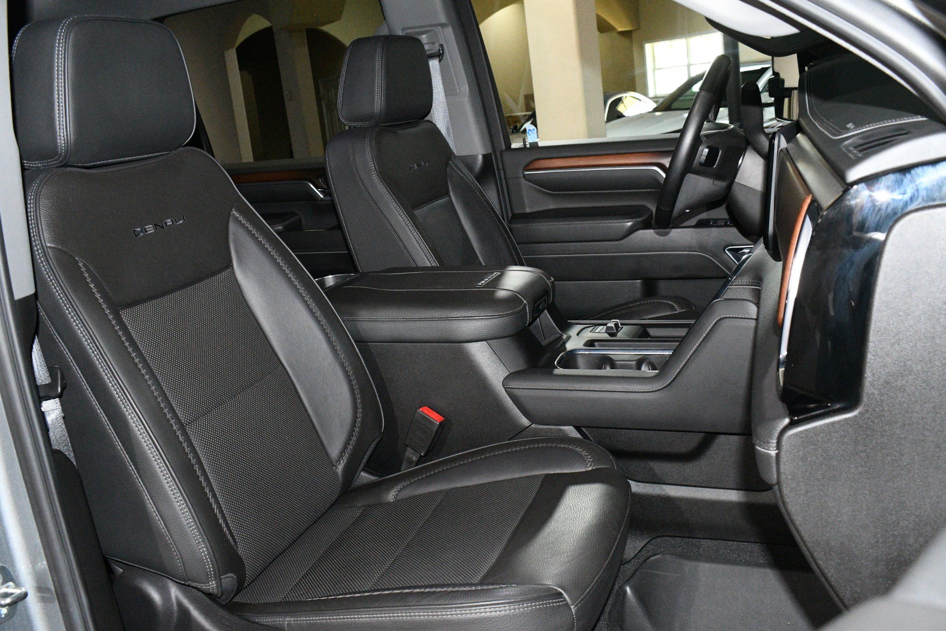 Used 2024 GMC Sierra 2500 Denali w/ Denali Reserve Package AWD/4WD image 8