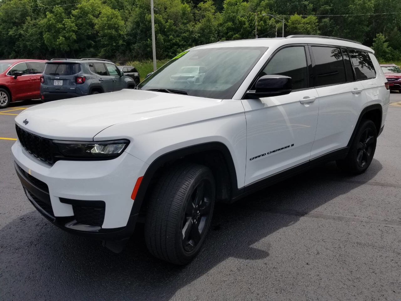 Certified 2022 Jeep Grand Cherokee L Laredo image 3