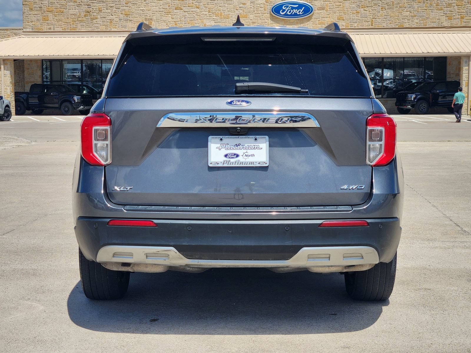 Used 2022 Ford Explorer XLT w/ Equipment Group 202A AWD/4WD image 8