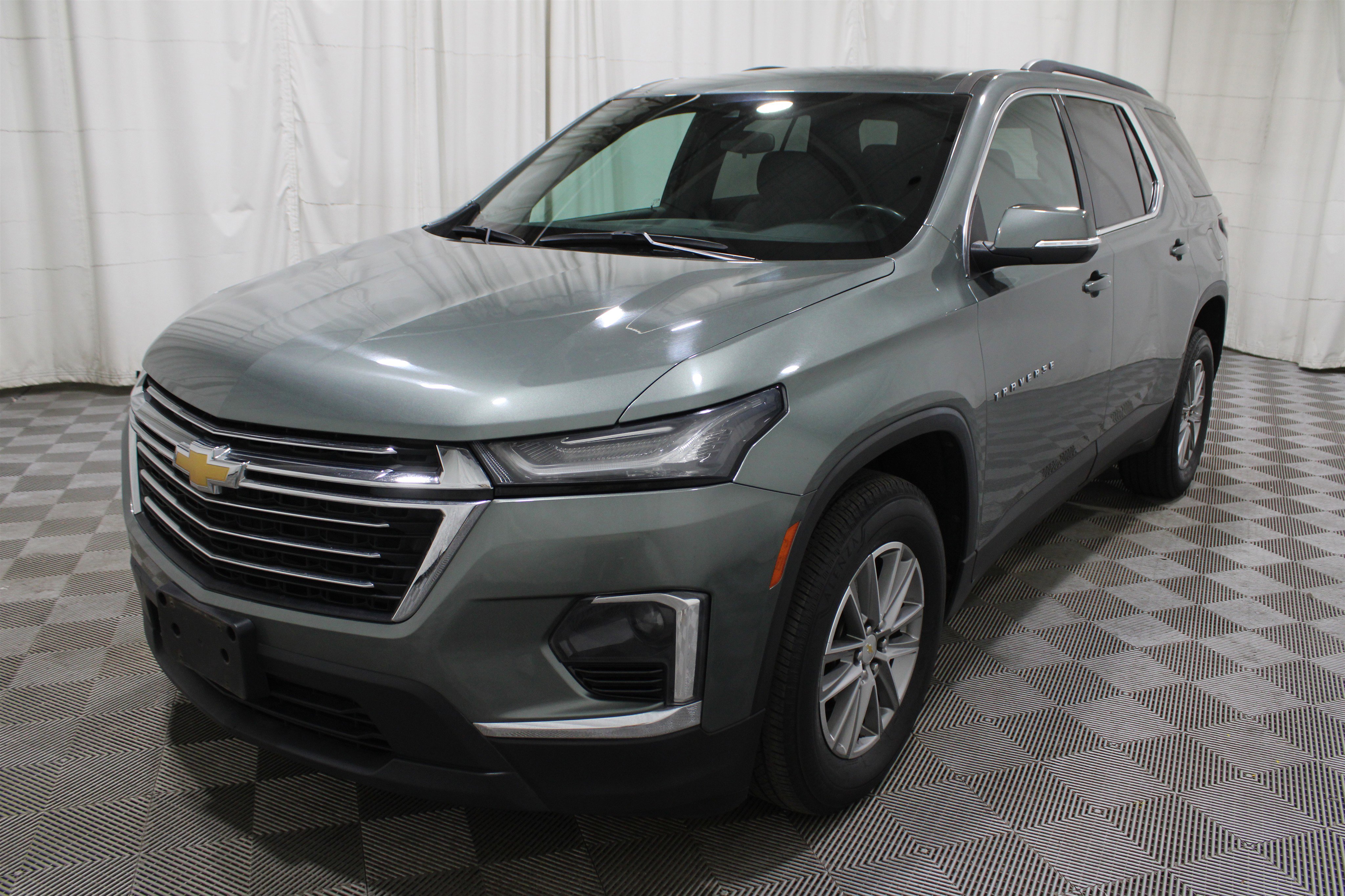Used 2023 Chevrolet Traverse LT image 39