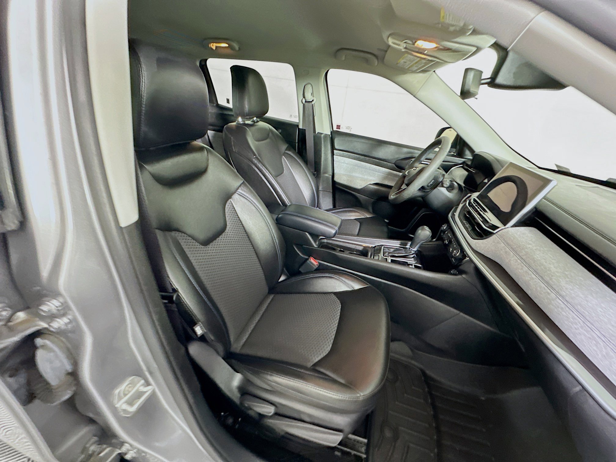 Used 2022 Jeep Compass Latitude image 29