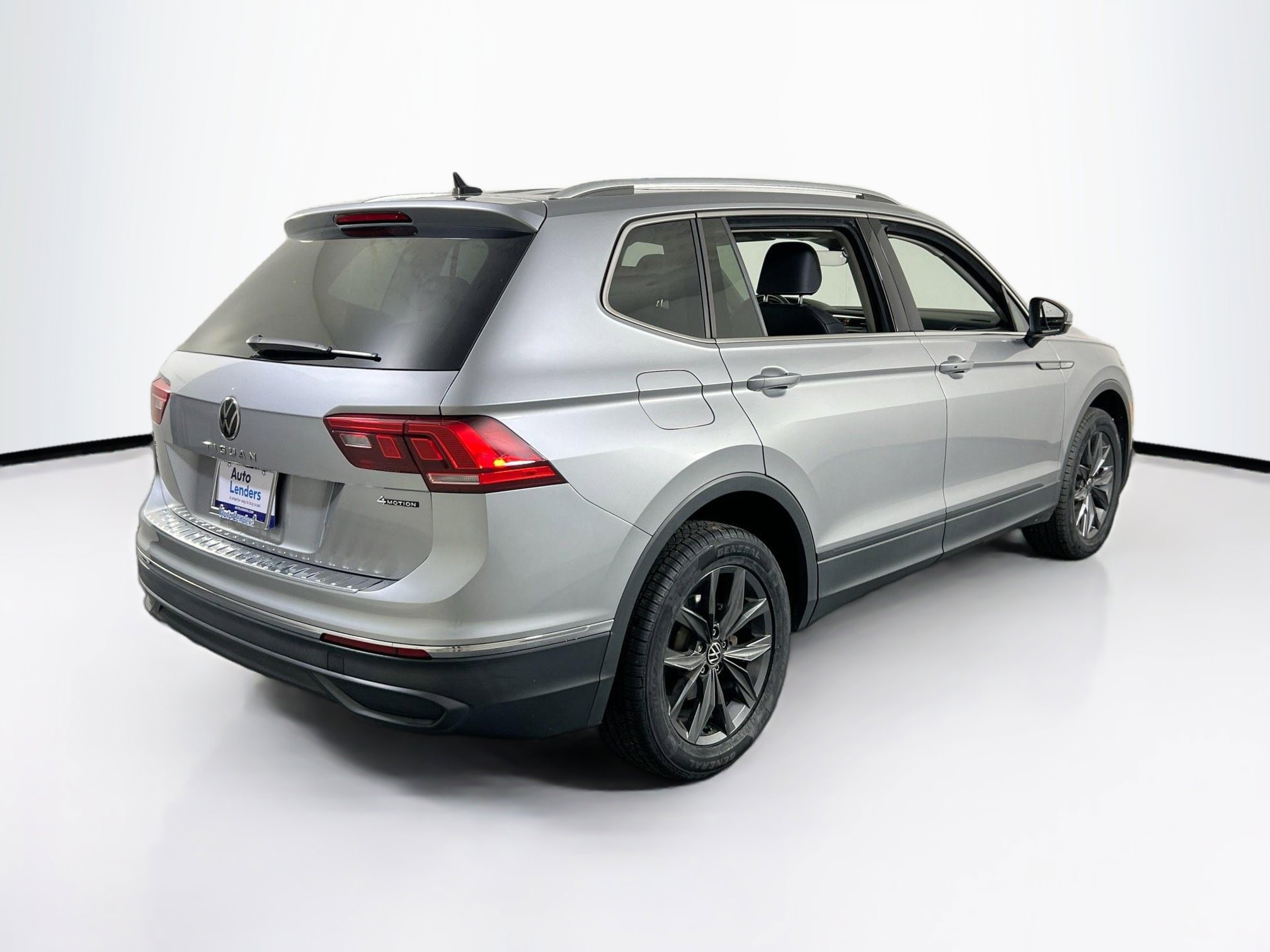 Used 2022 Volkswagen Tiguan SE AWD/4WD image 5