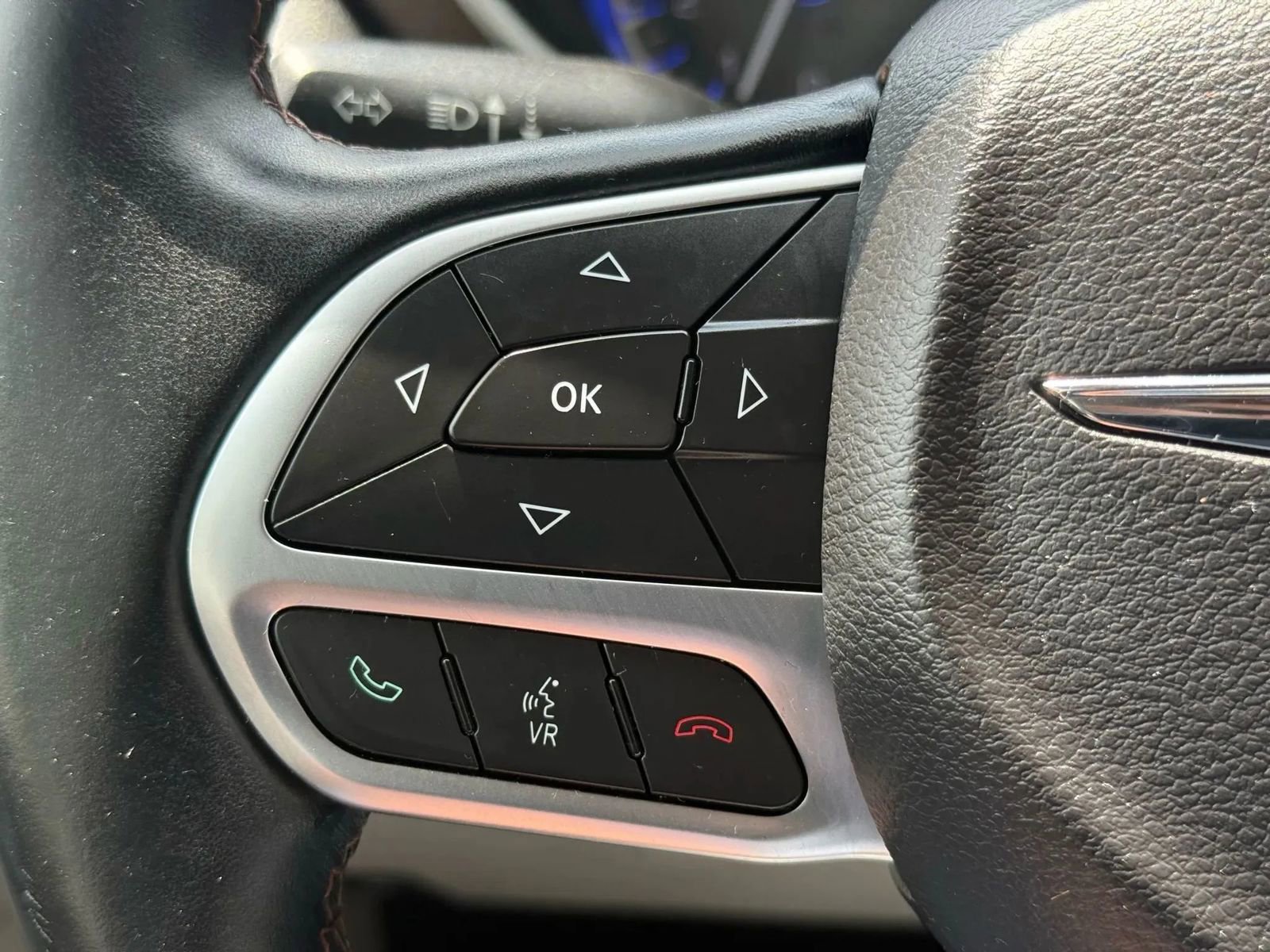 Used 2017 Chrysler Pacifica Touring-L w/ Tire & Wheel Group image 25