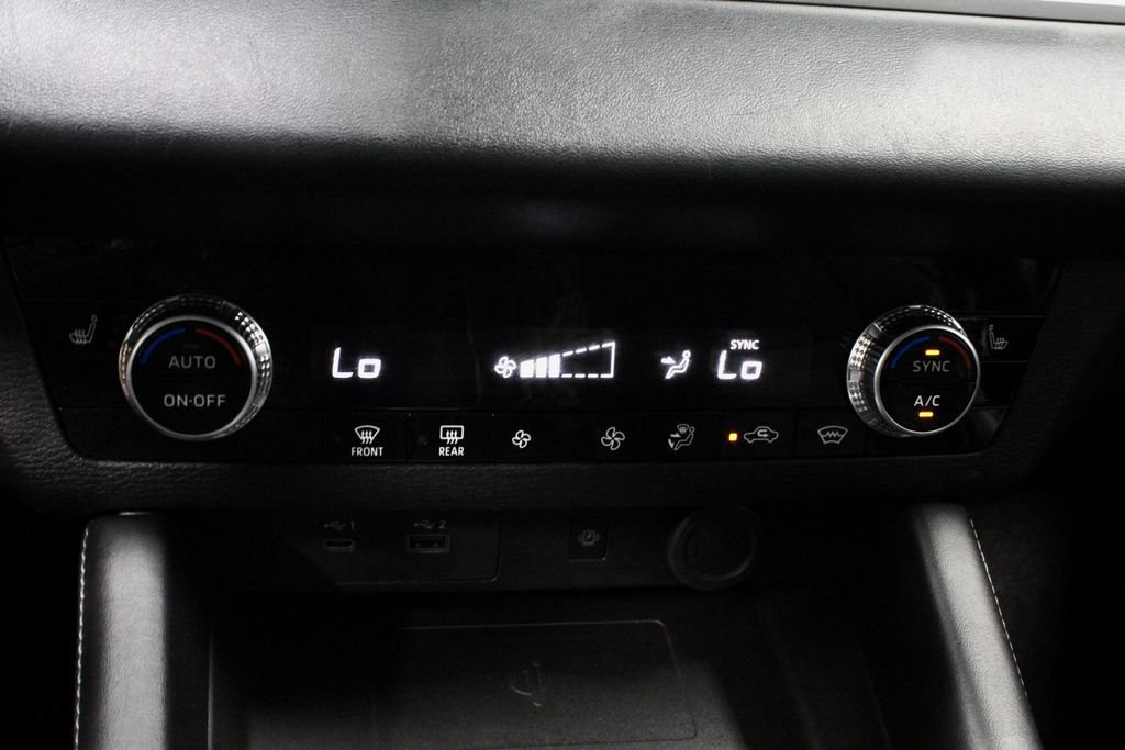 Used 2024 Mitsubishi Outlander SE AWD/4WD image 29