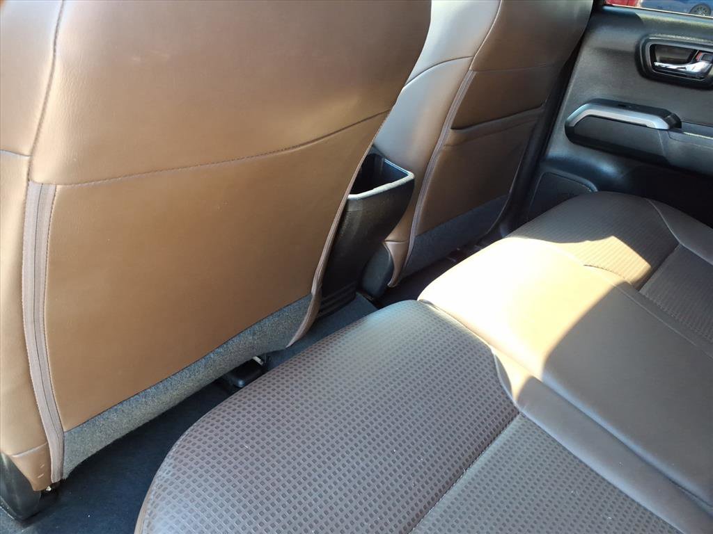 Used 2016 Toyota Tacoma Limited w/ Towing Package image 16