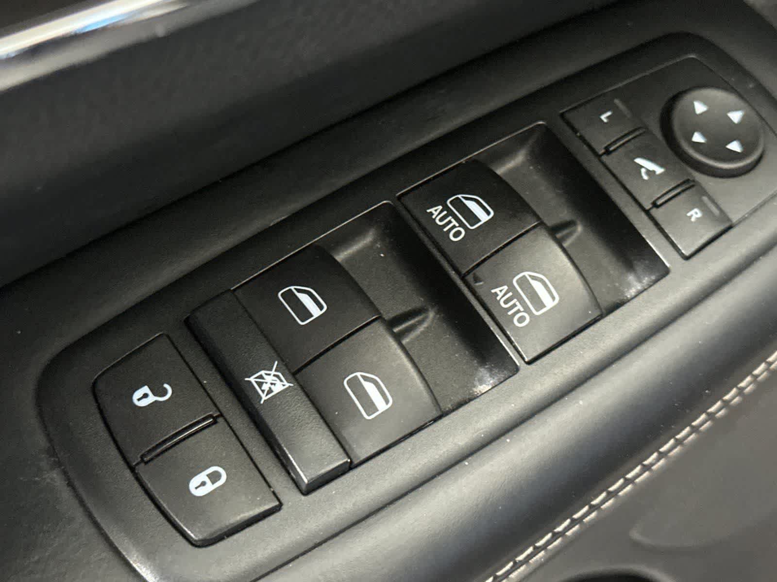 Used 2016 Jeep Grand Cherokee Overland RWD image 14