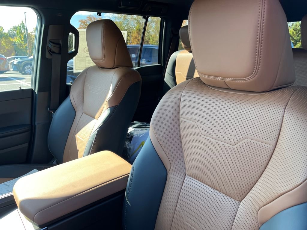 New 2025 Lexus GX 550 image 8