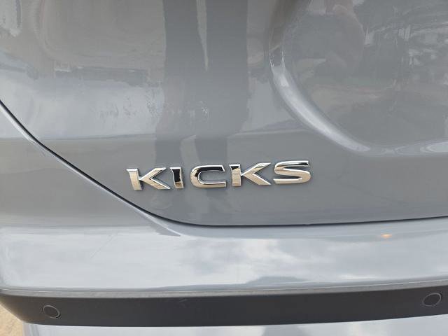 Certified 2023 Nissan Kicks SR FWD image 12