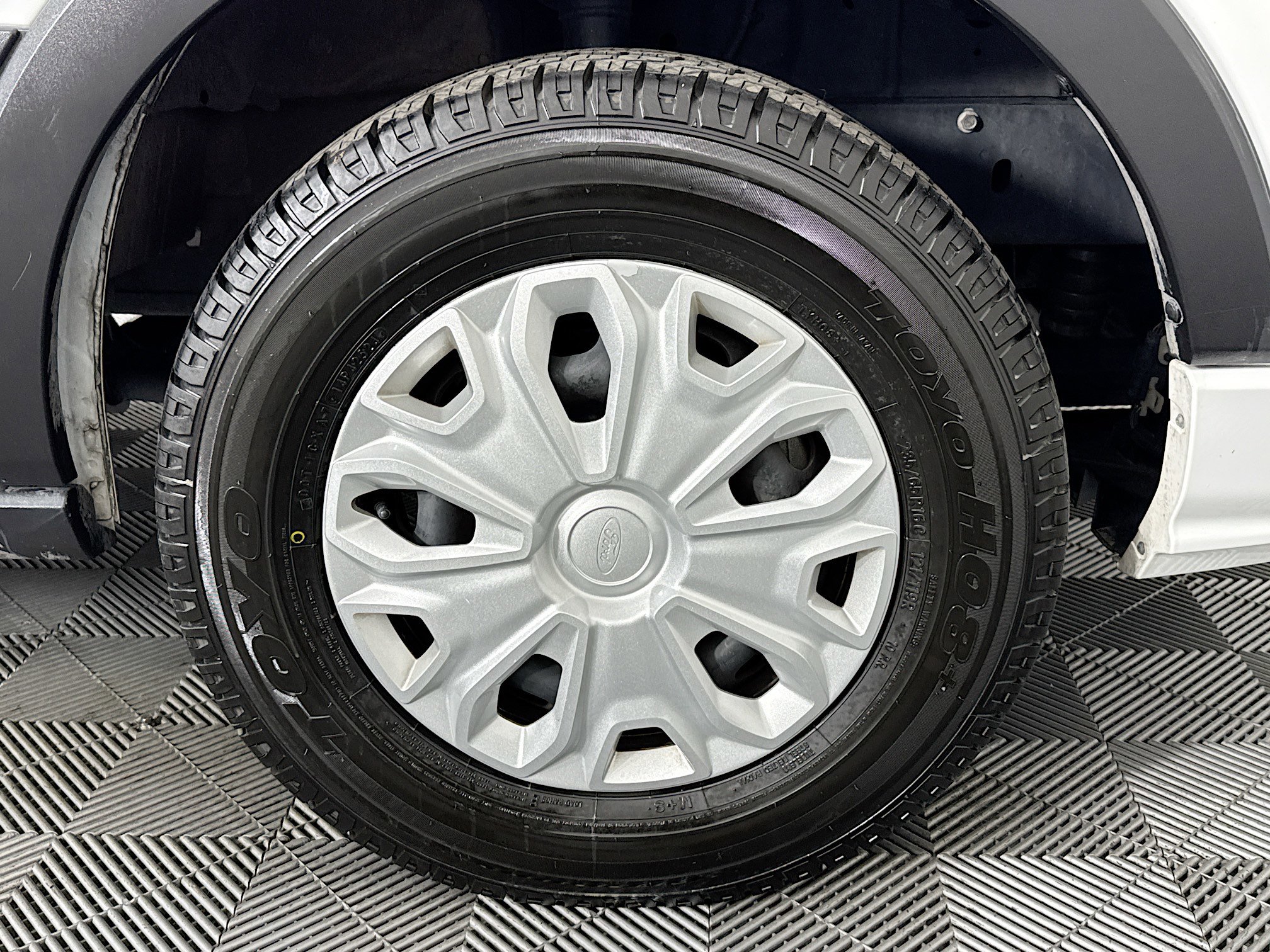 Used 2023 Ford Transit 350 XLT image 27