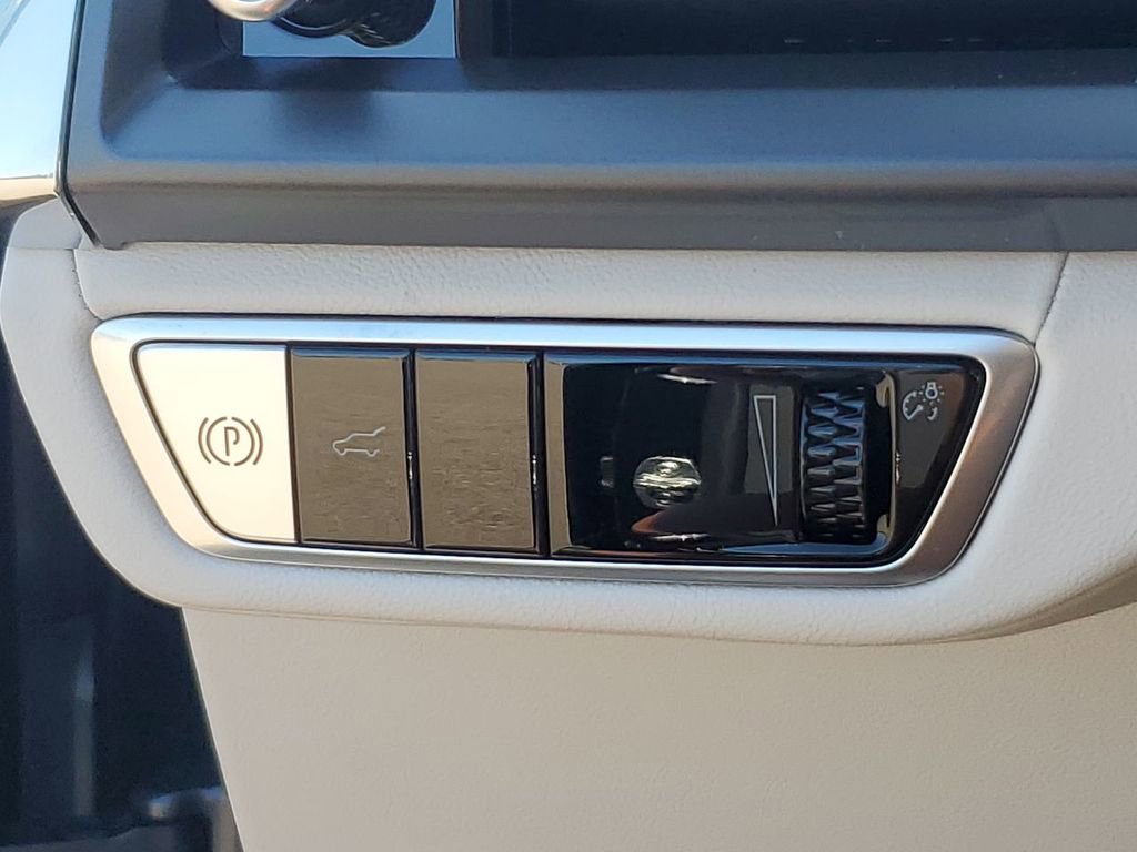 New 2026 Cadillac Vistiq Luxury image 17