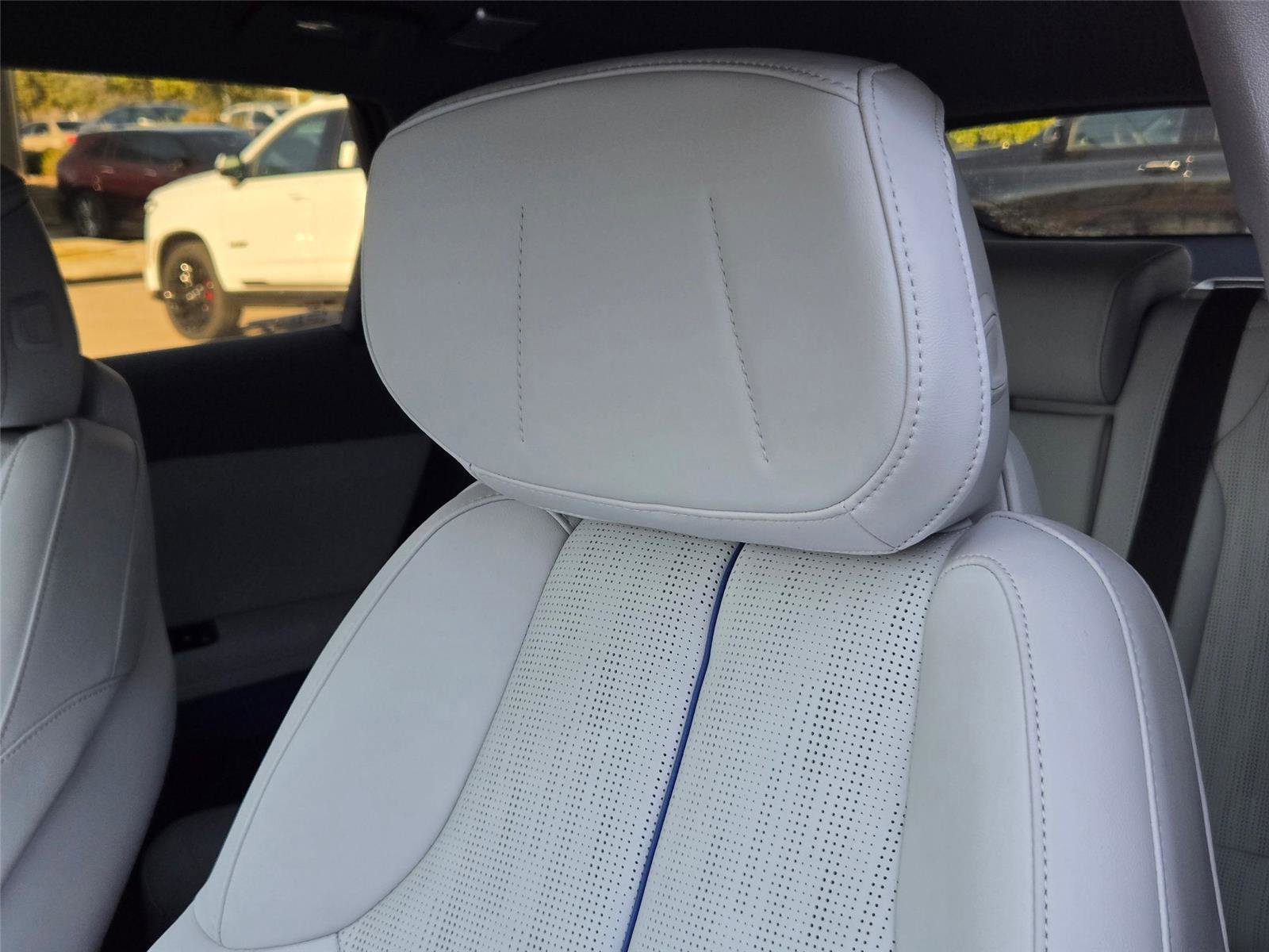 New 2026 Cadillac Optiq Sport 2 w/ LPO, Floor Liner Package AWD/4WD image 12