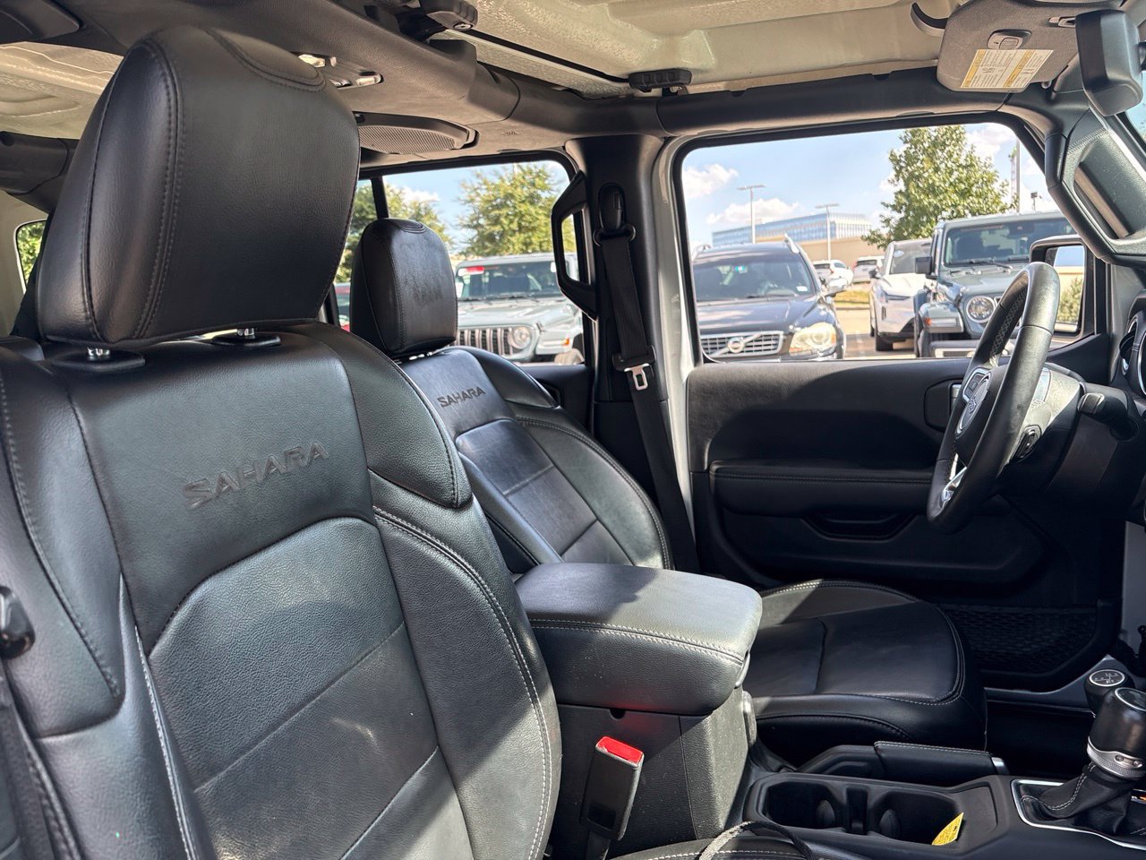 Used 2023 Jeep Wrangler Unlimited Sahara AWD/4WD image 15