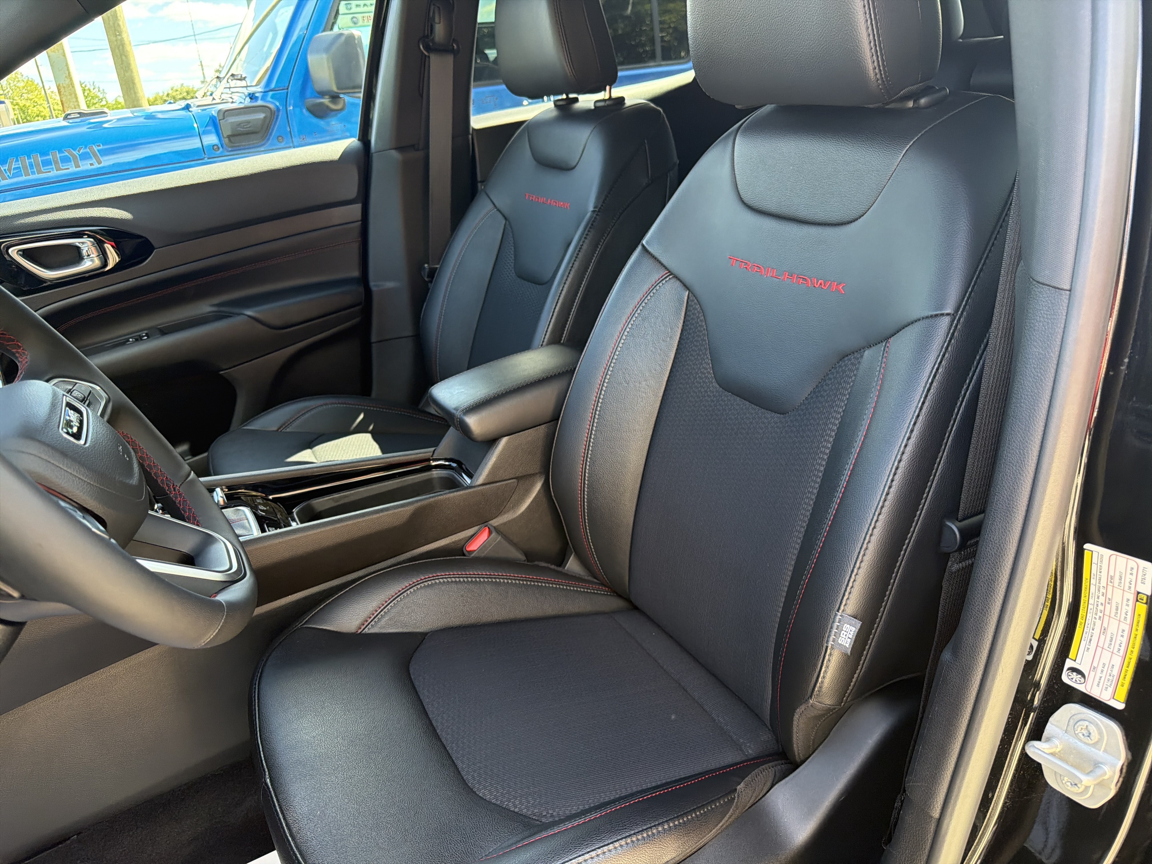 Certified 2025 Jeep Compass Trailhawk w/ Trailhawk Convenience Group AWD/4WD image 14