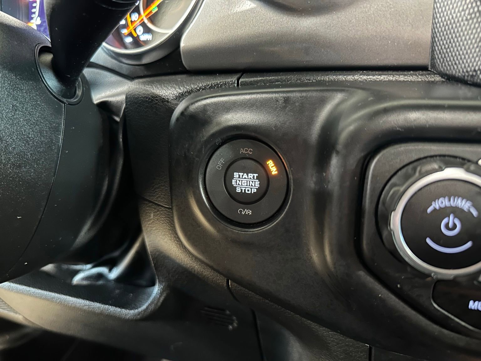 Used 2022 Jeep Gladiator Sport AWD/4WD image 23
