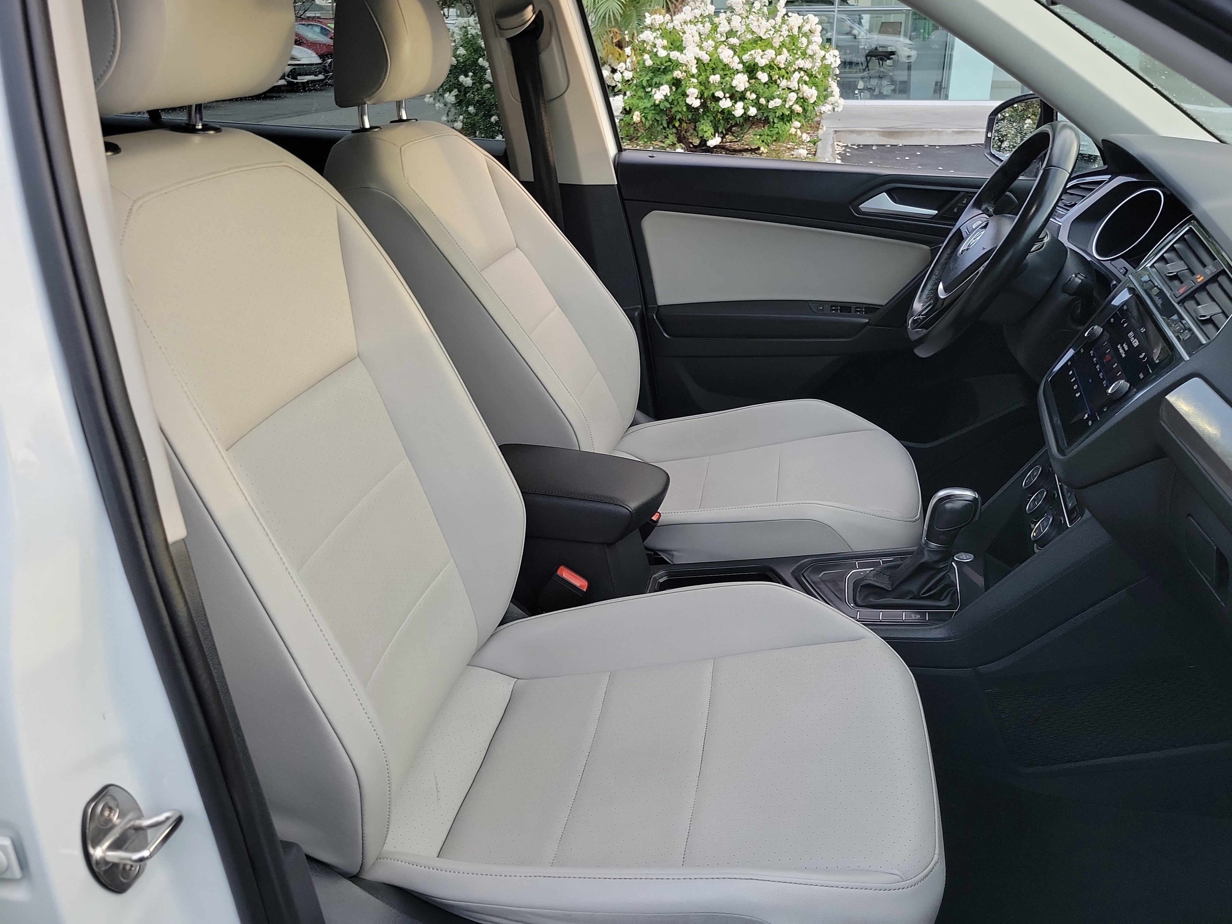 Used 2019 Volkswagen Tiguan SE w/ Panoramic Sunroof Package FWD image 23