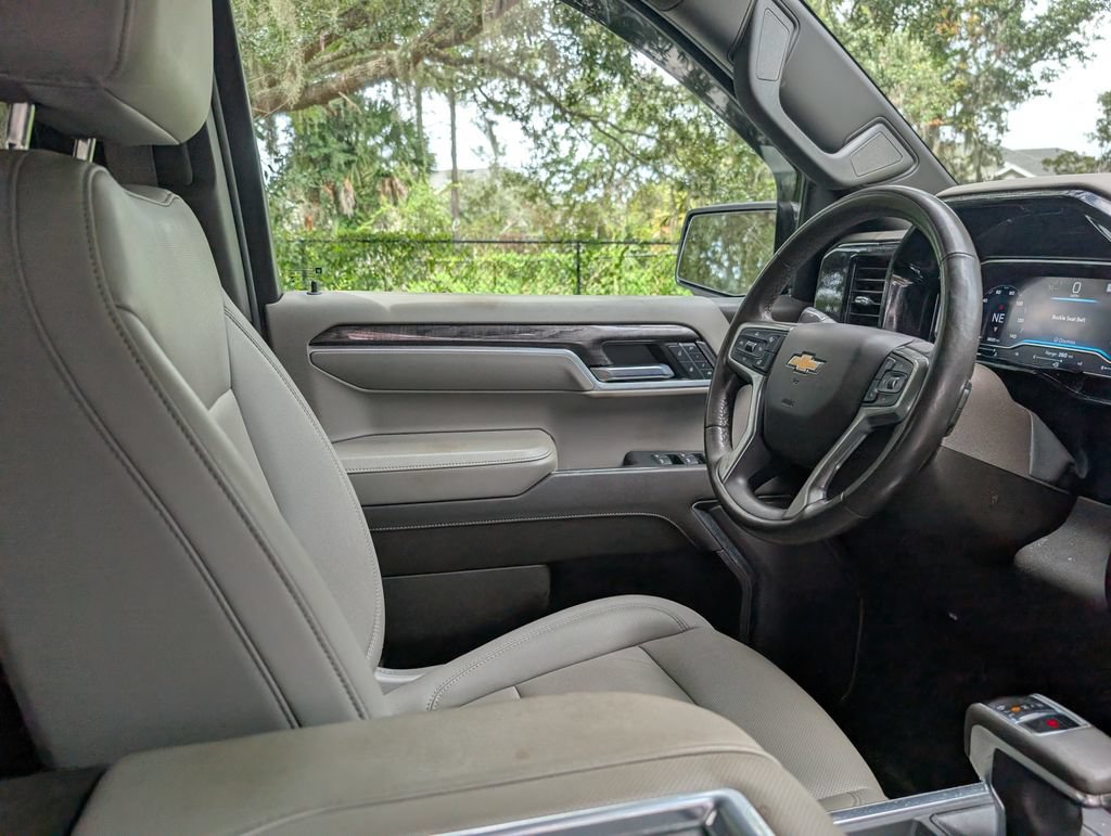 Used 2022 Chevrolet Silverado 1500 LTZ w/ Technology Package AWD/4WD image 13