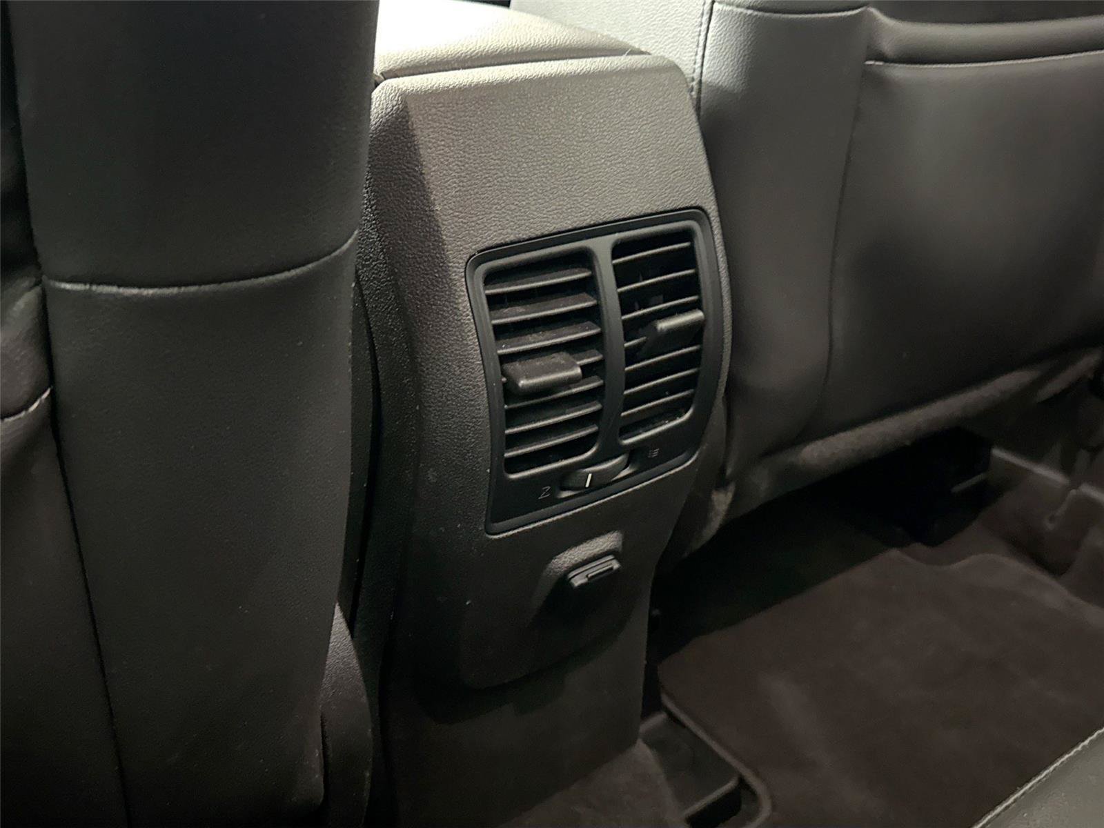 Used 2018 Ford Escape SE w/ SE Sport Appearance Package FWD image 33