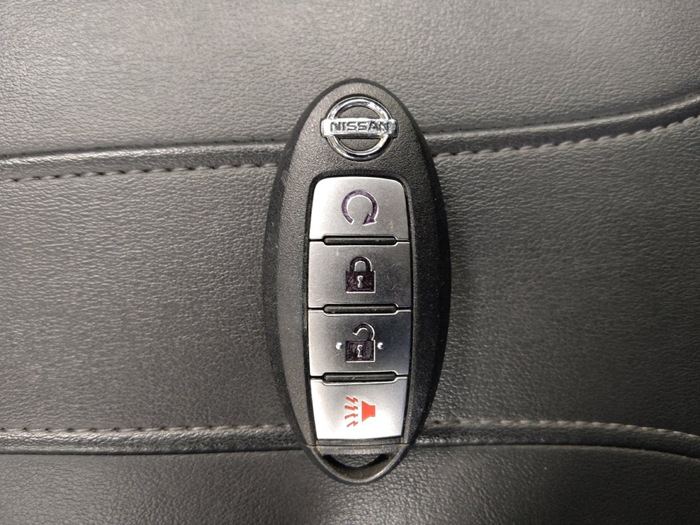 Used 2017 Nissan Rogue SV image 32