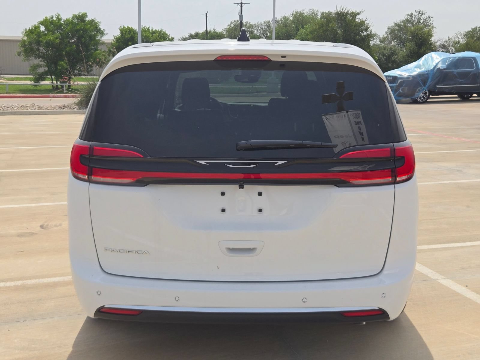 New 2027 Chrysler Pacifica Select FWD image 4