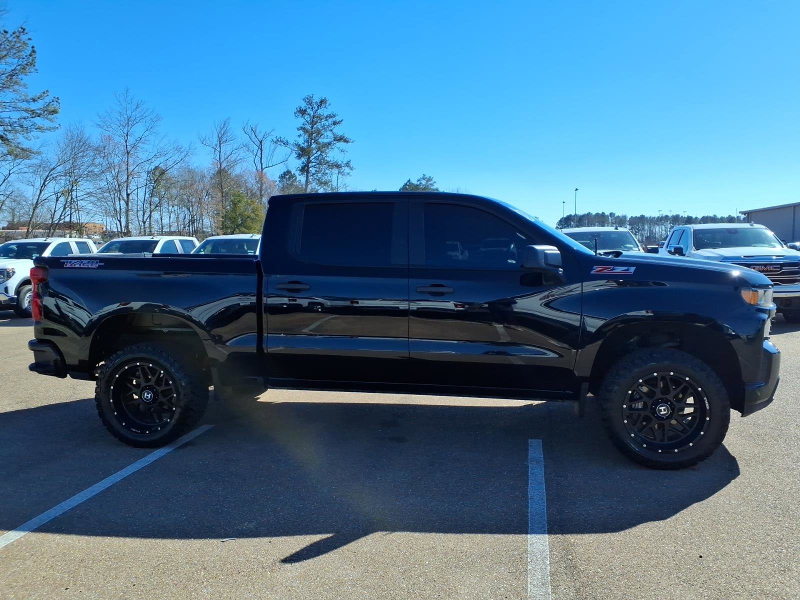 Used 2022 Chevrolet Silverado 1500 Custom Trail Boss w/ Midnight Edition AWD/4WD image 3