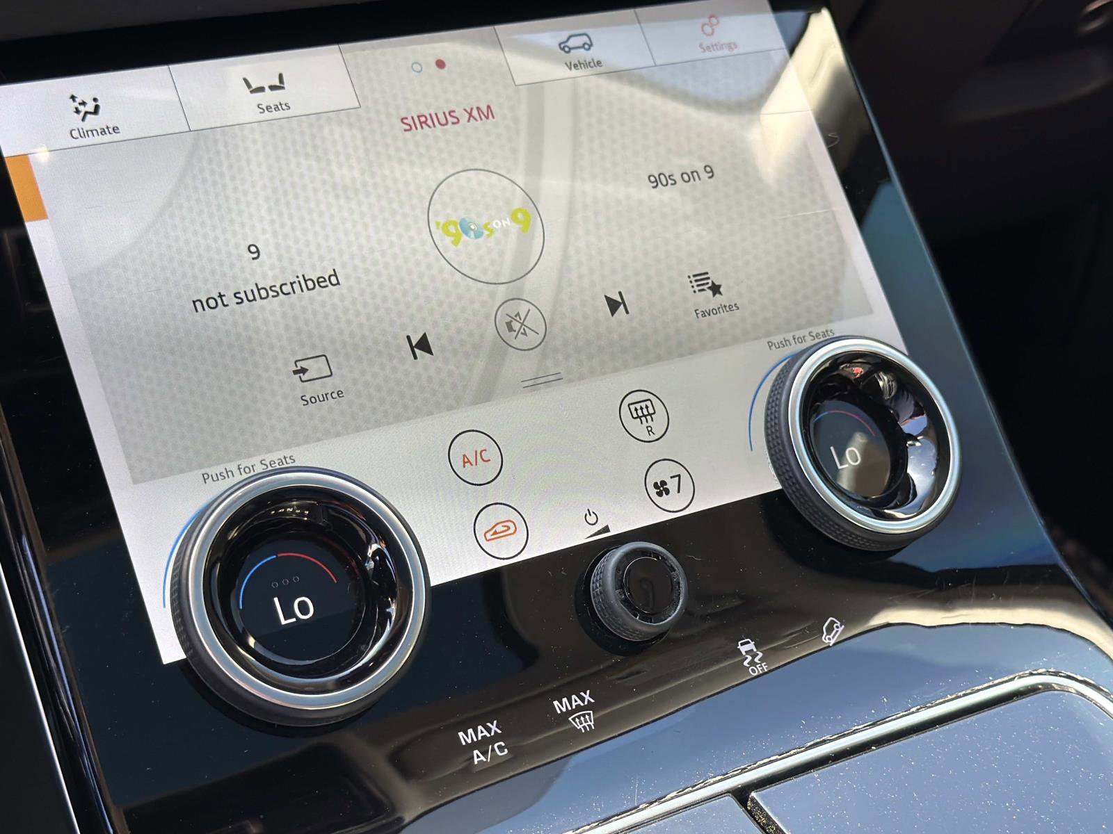 Used 2019 Land Rover Range Rover Velar S AWD/4WD image 22