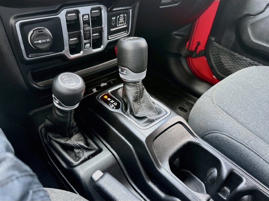 Used 2024 Jeep Gladiator Sport AWD/4WD image 17