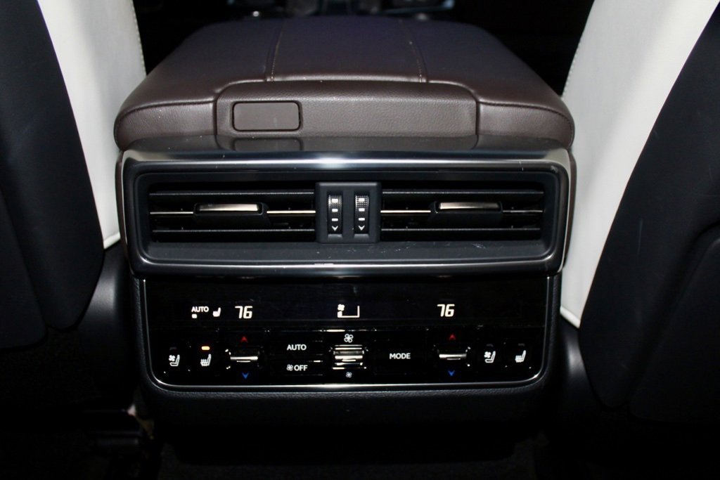 Used 2022 Lexus LX 600 4WD w/ Luxury Package image 28