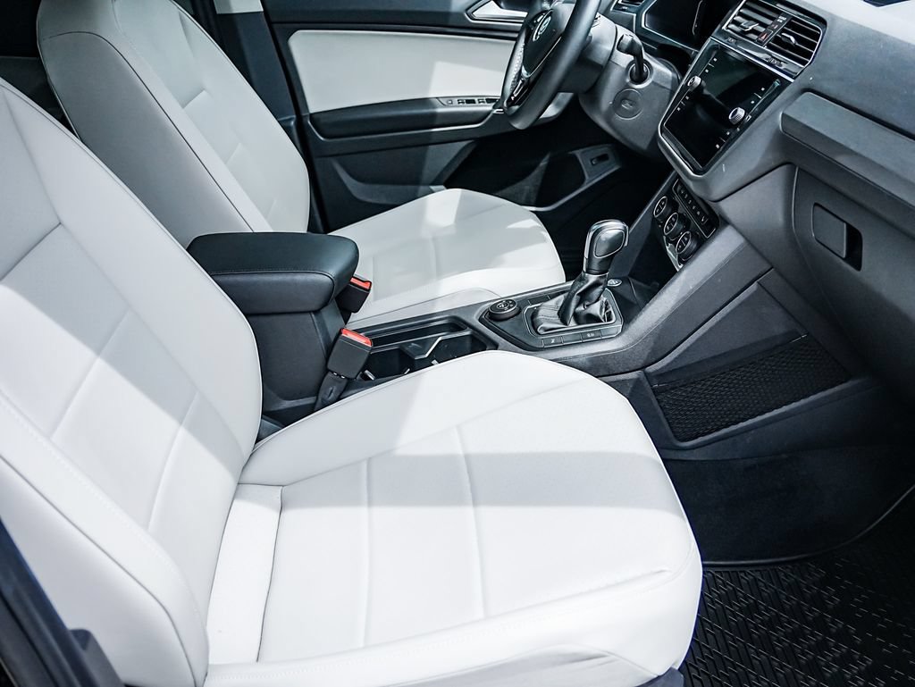Used 2020 Volkswagen Tiguan SEL AWD/4WD image 25
