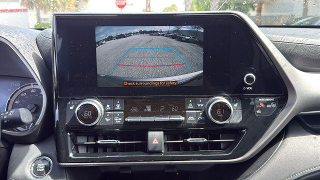 Used 2023 Toyota Highlander XLE FWD image 25