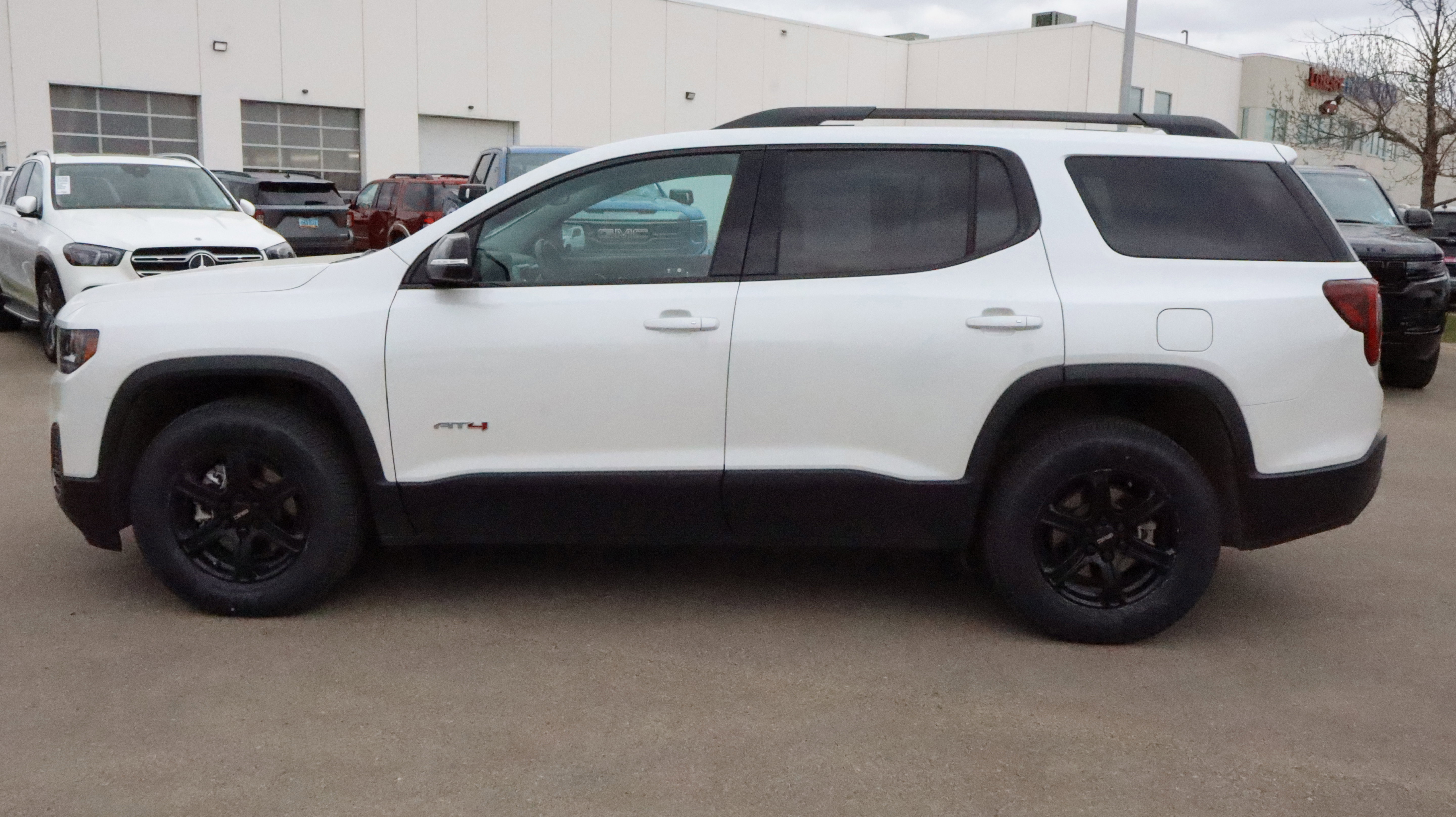 Certified 2023 GMC Acadia AT4 w/ Technology Package AWD/4WD image 4