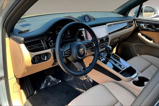Used 2026 Porsche Macan AWD/4WD image 17