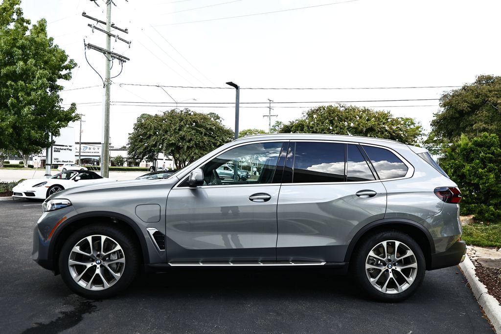 New 2026 BMW X5 xDrive50e w/ Premium Package AWD/4WD image 8