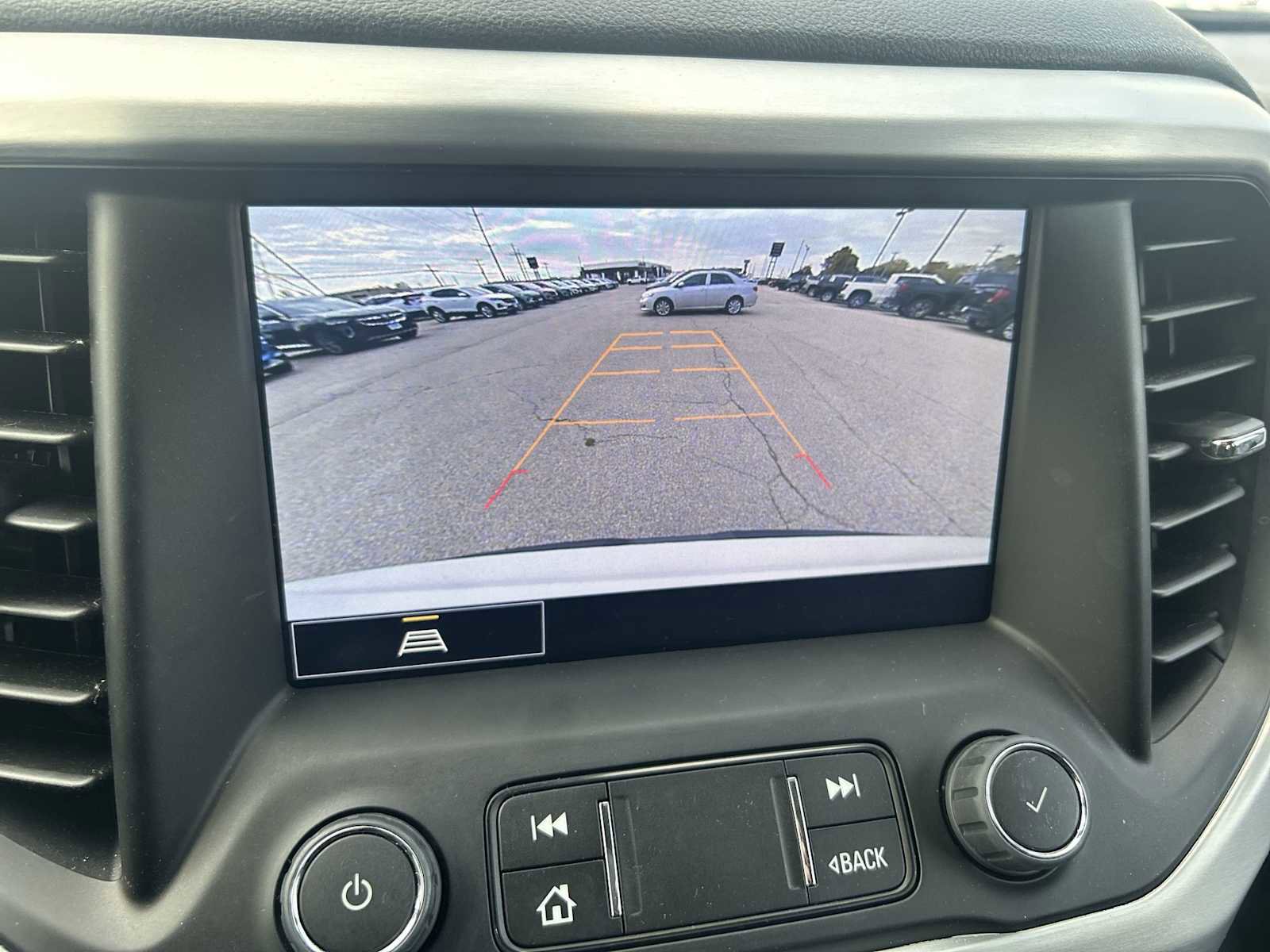 Used 2023 GMC Acadia SLT w/ Elevation Edition image 15