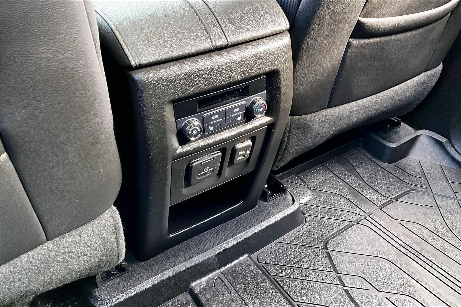 Used 2022 Chevrolet Traverse High Country w/ LPO, Floor Liner Package AWD/4WD image 25