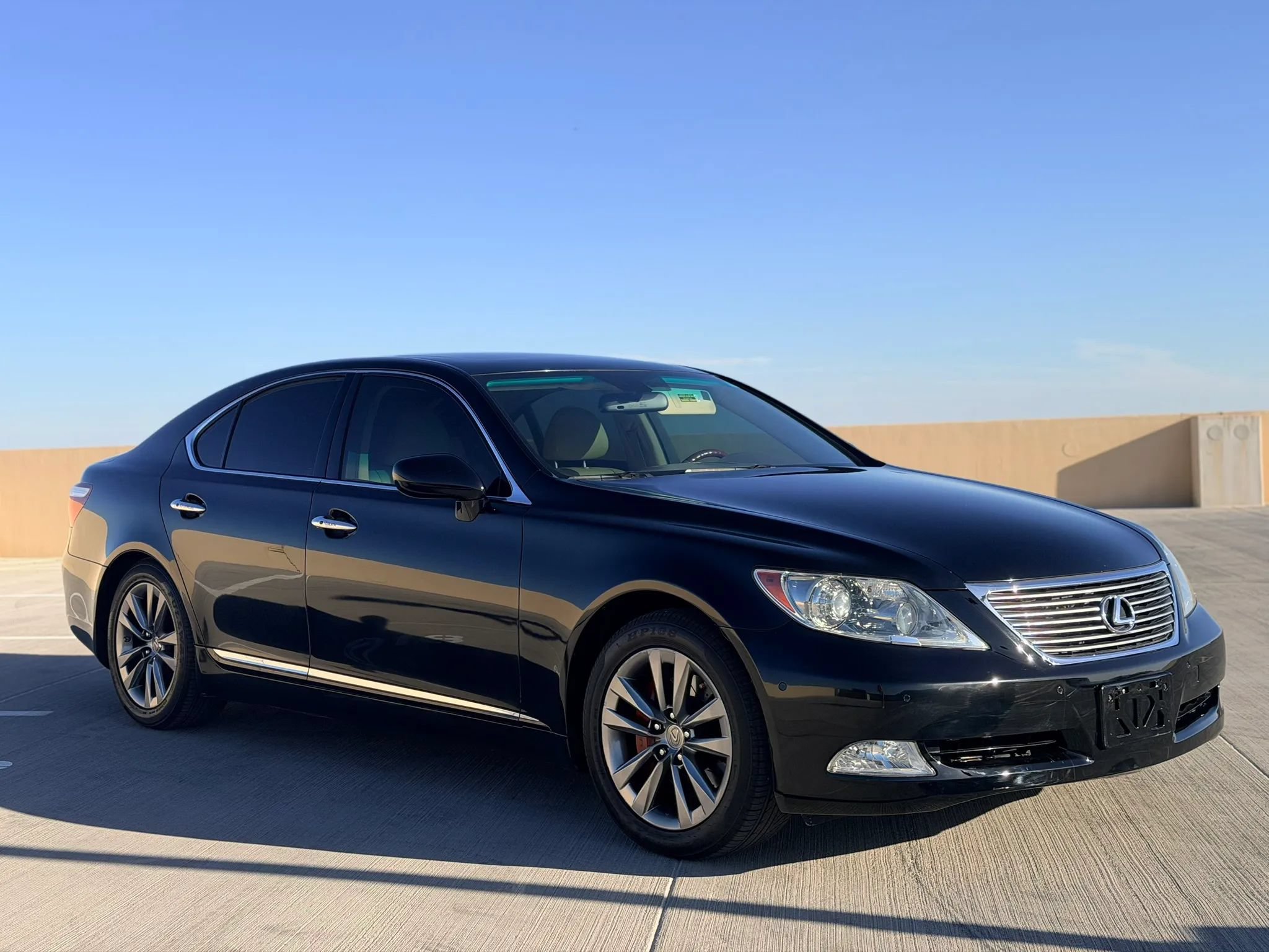 Used 2007 Lexus LS 460 RWD image 2