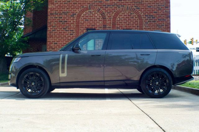 Used 2025 Land Rover Range Rover Long Wheelbase SE AWD/4WD image 8