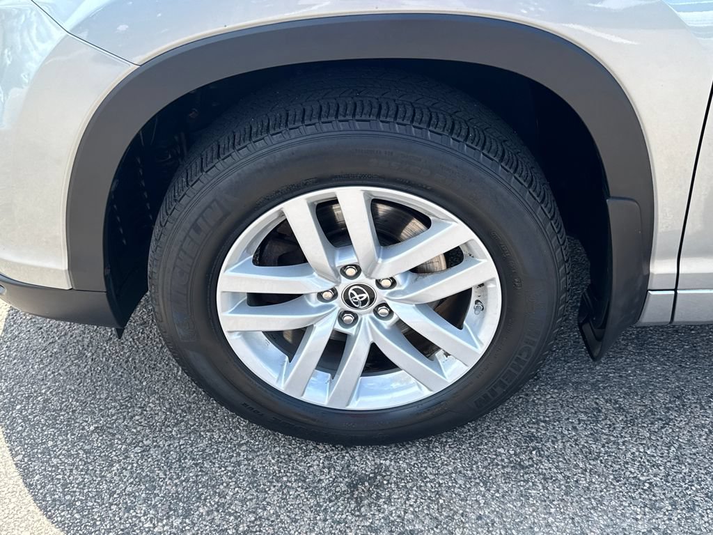 Used 2016 Toyota Highlander LE AWD/4WD image 43