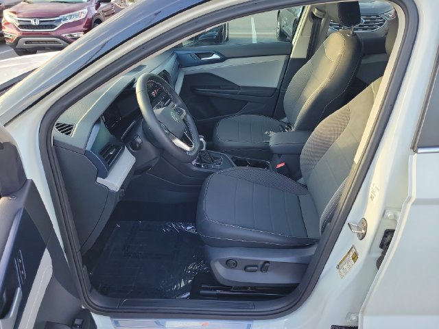 Certified 2024 Volkswagen Taos SE FWD image 17