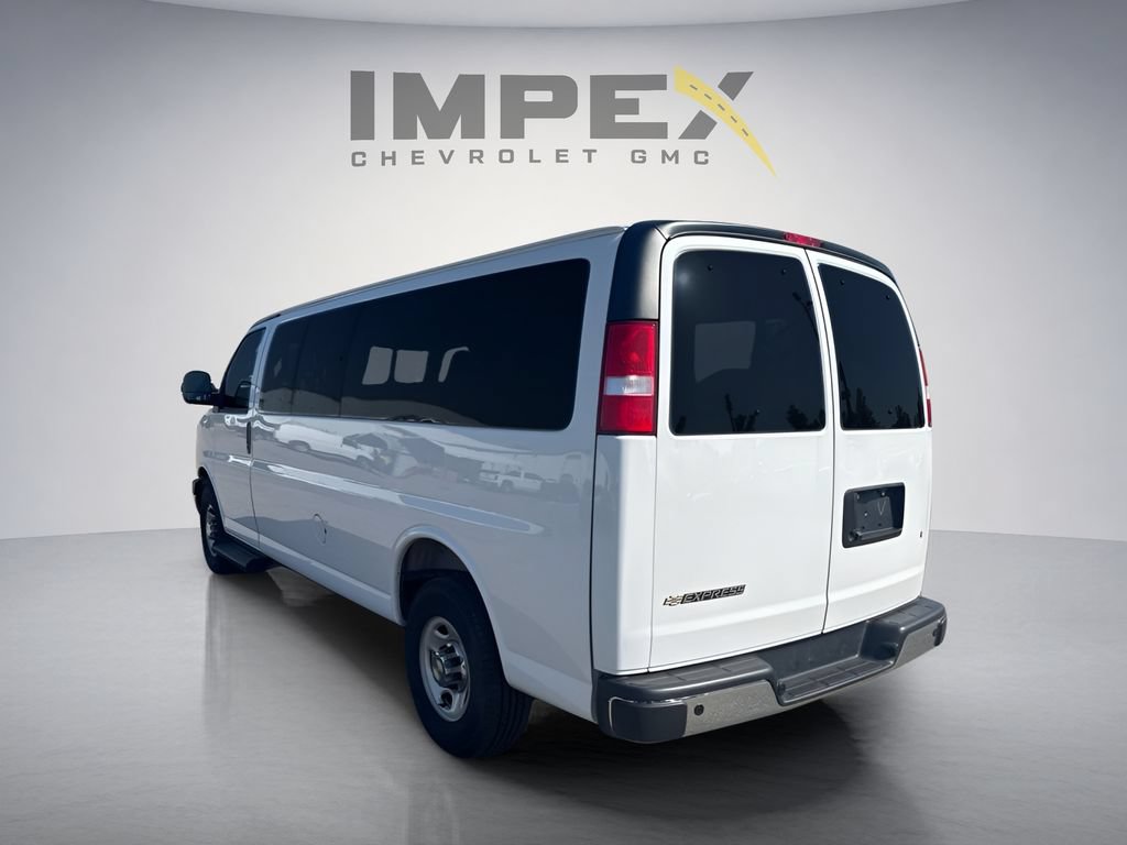 Used 2025 Chevrolet Express 3500 LT w/ LT Preferred Equipment Group RWD image 3