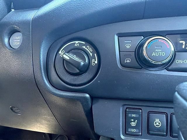 Used 2022 Nissan Frontier SV AWD/4WD image 16