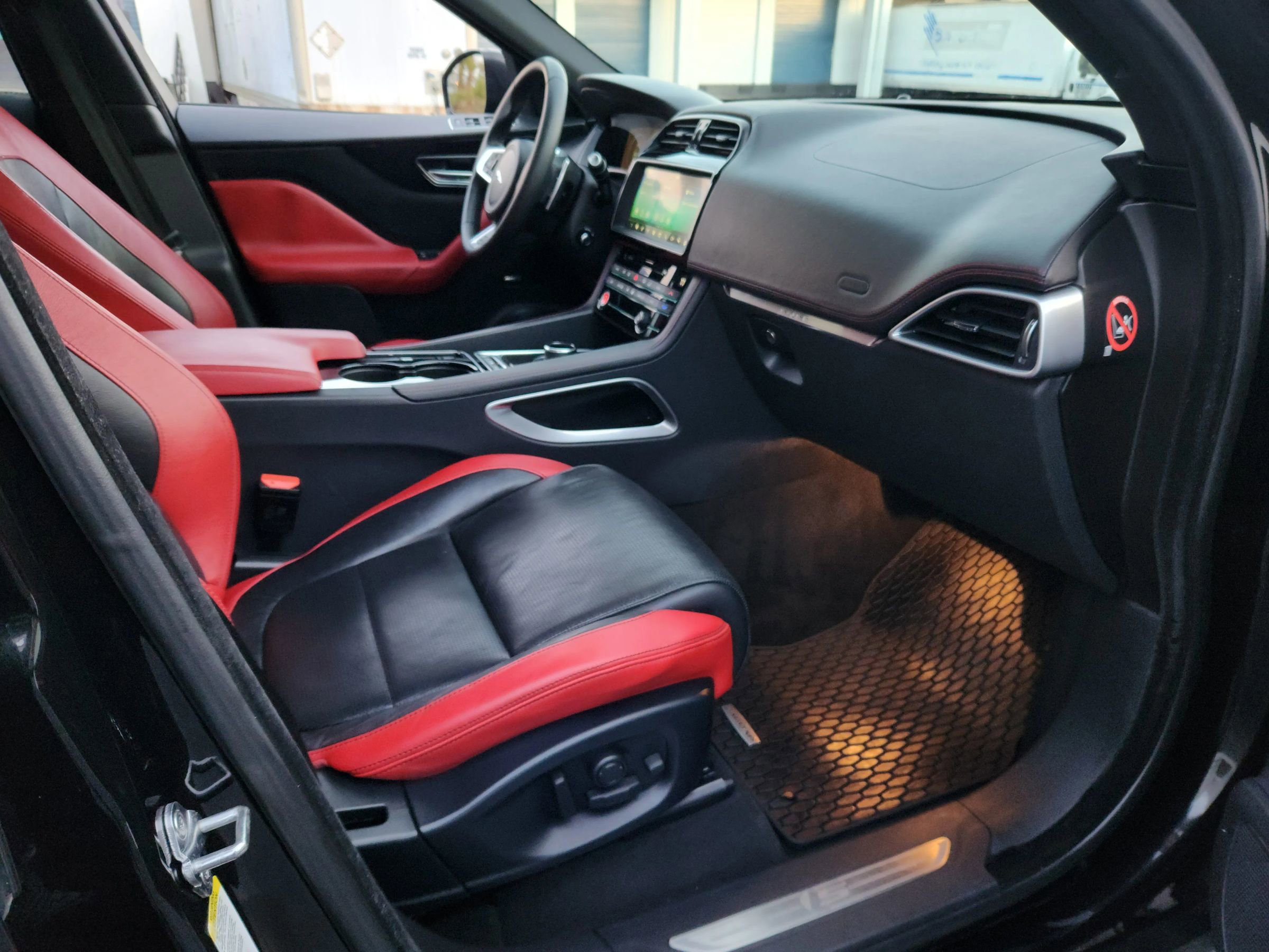 Used 2017 Jaguar F-PACE S image 21