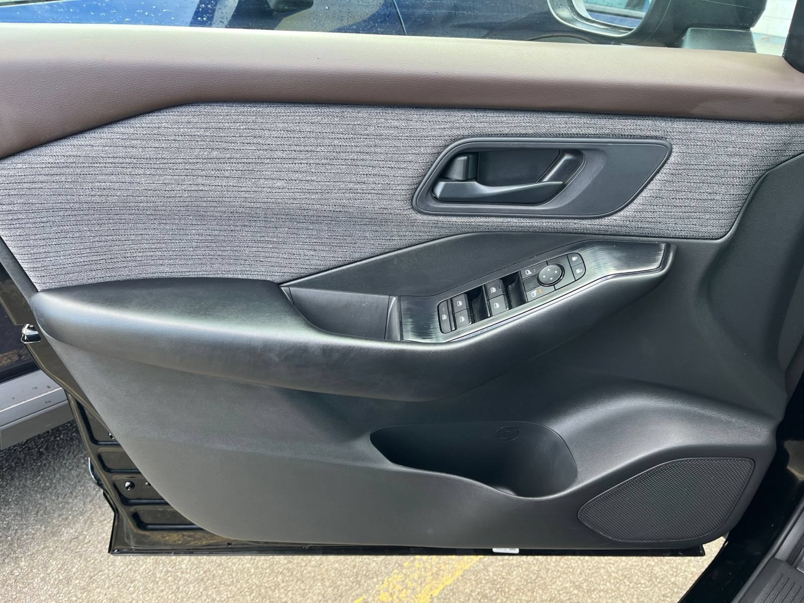 Used 2023 Nissan Rogue S FWD image 18