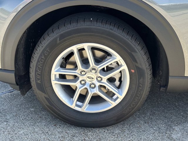 New 2026 Ford Explorer Active w/ Active Comfort Package RWD image 4