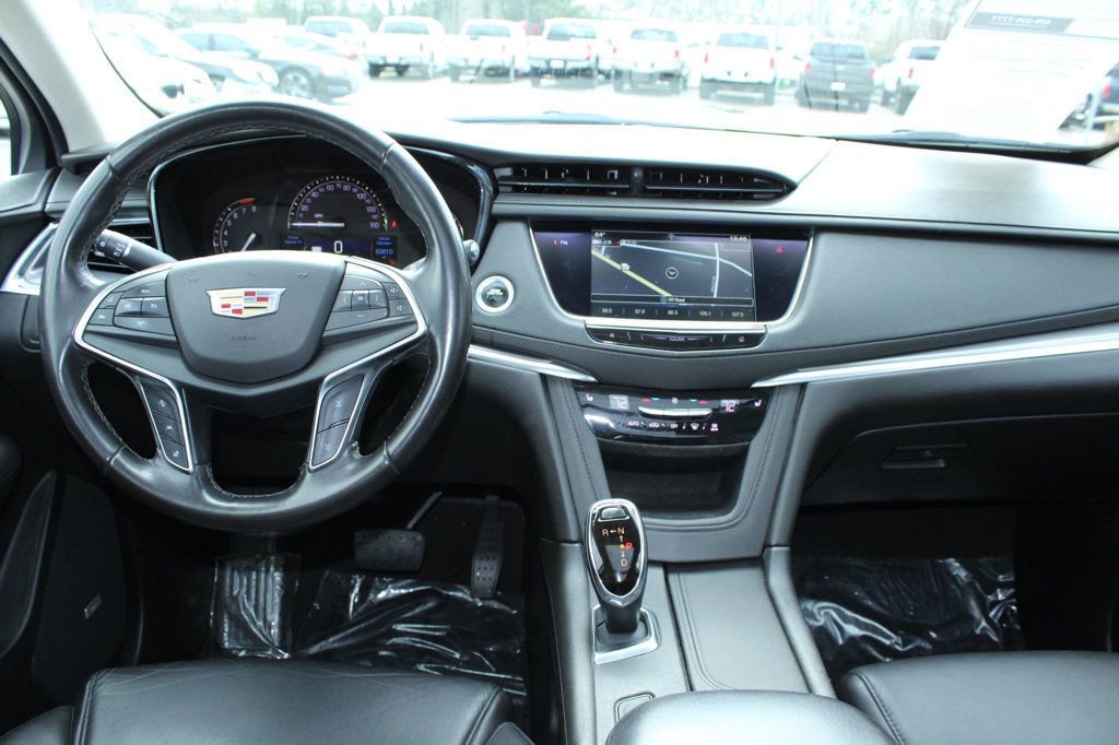 Used 2018 Cadillac XT5 Luxury w/ Driver Awareness Package image 15