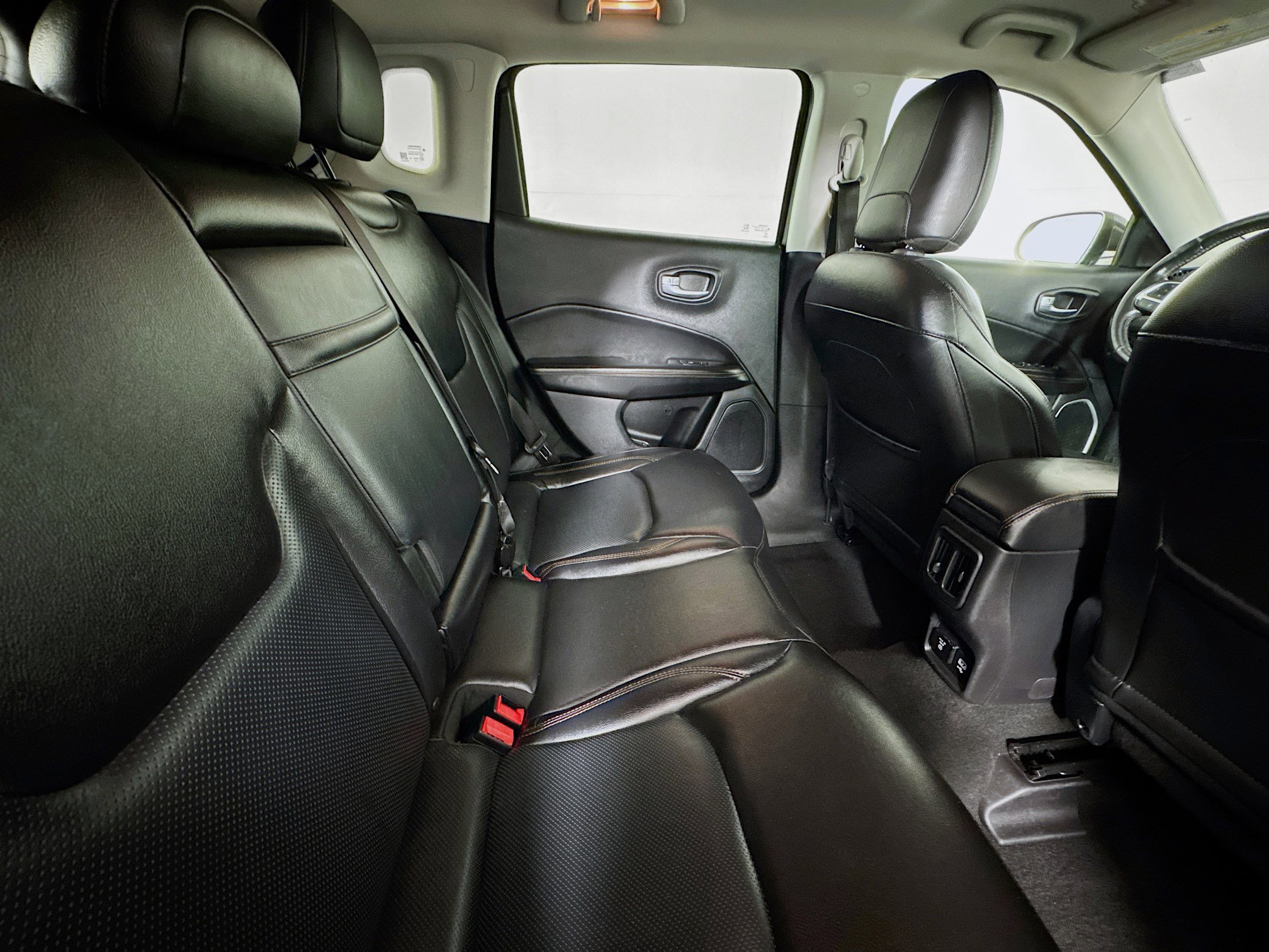 Used 2018 Jeep Compass Limited w/ Navigation Group FWD image 26