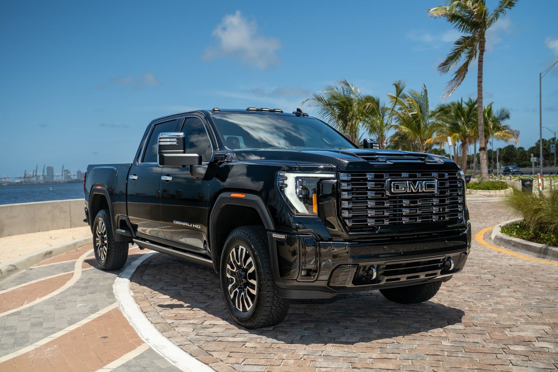 Used 2026 GMC Sierra 2500 Denali Ultimate AWD/4WD image 4